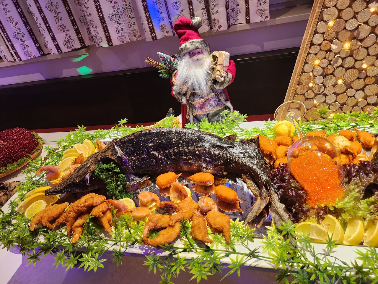 Fischplatte mit Stöhr und Meeresfrühte