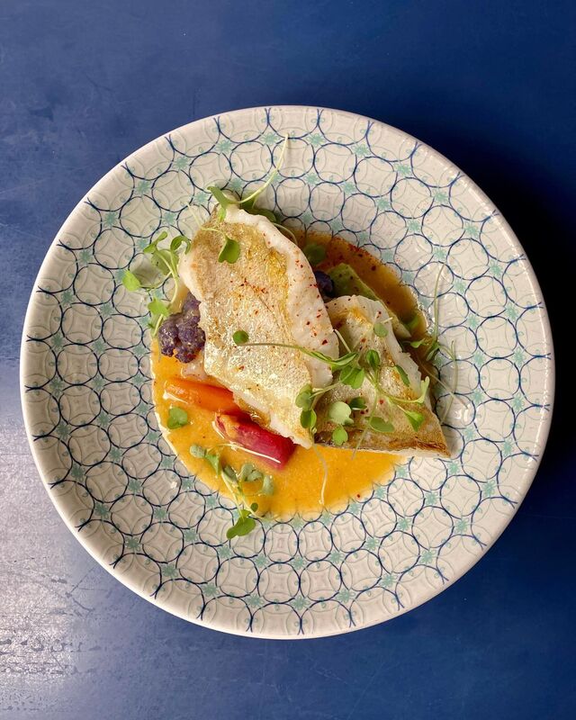 Tacaud de ligne, sauce armoricaine et petits légumes de saison