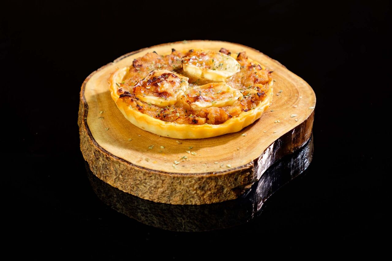 Tartelete de alheira, queijo de cabra e mel 