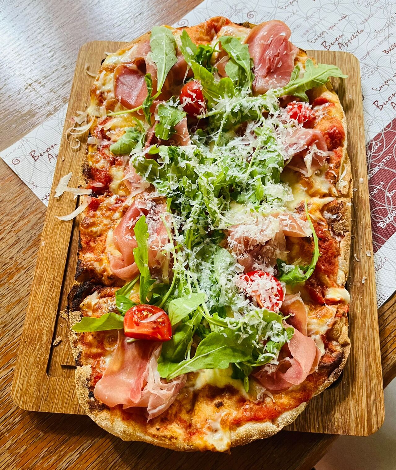 Pinsa Prosciutto Crudo (možnost i bezlepkové varinaty)