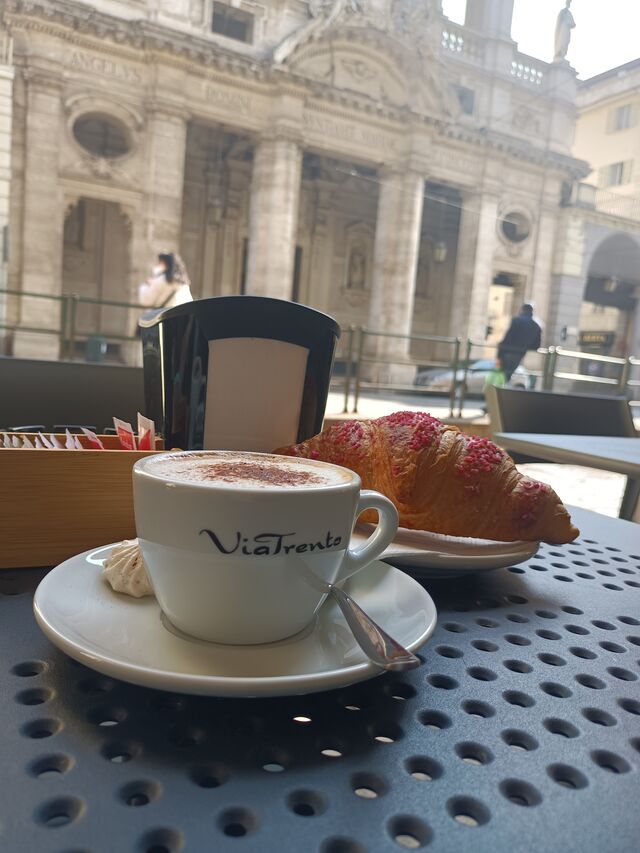 Cappuccino & Croissant con vista