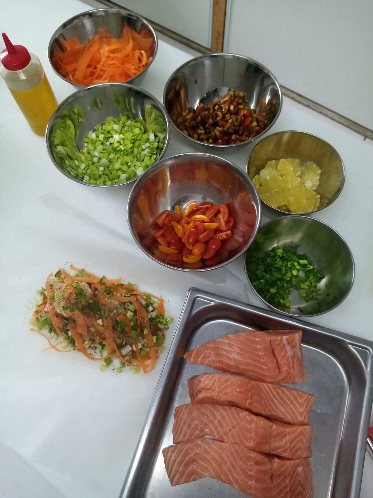 plat à emporter: papillote de saumon frais aux légumes craquants