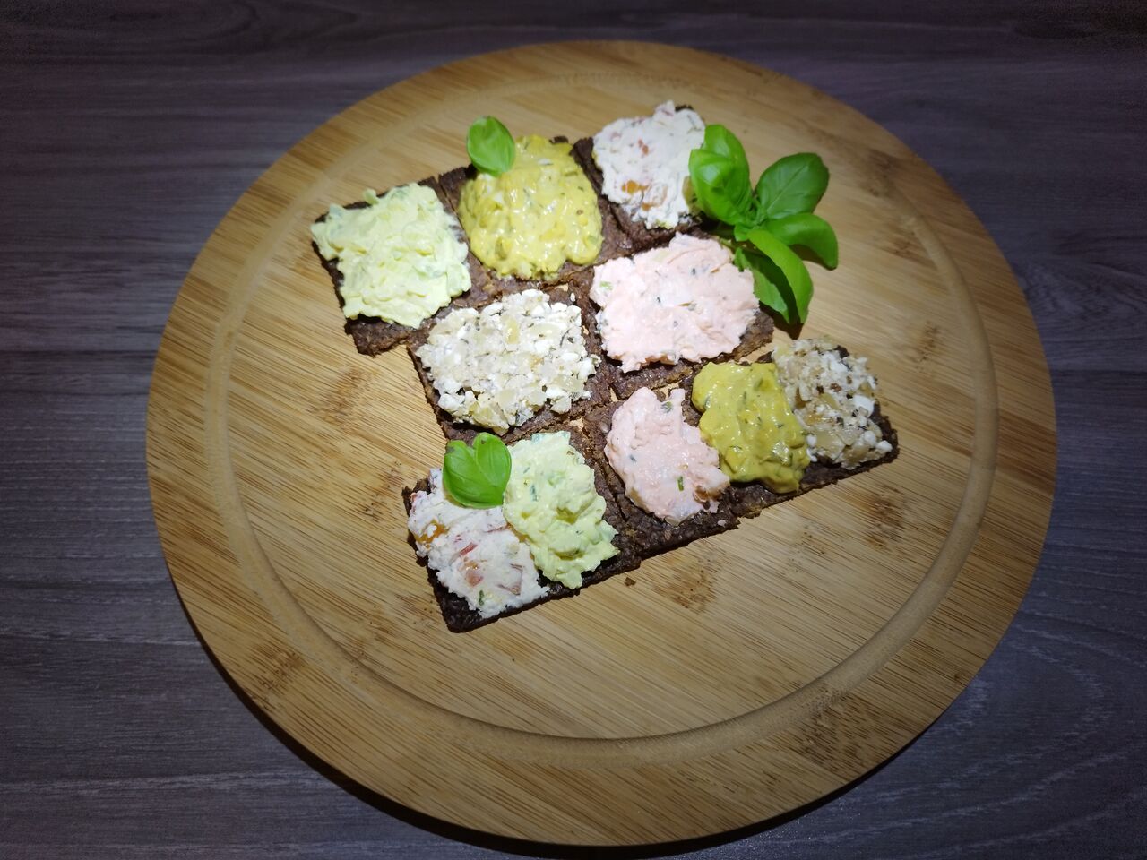 Brot mit Aufstrich....Apfel- Curry, Avocado- Eier, griechischer, Walnuss, Lachs