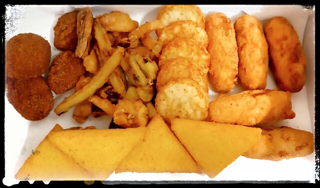 Mix di Jalapeños, verdurine, pepite di patate e cipolle, polentine e PANZAROTTI