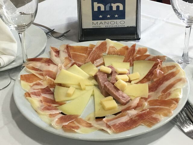JAMON DE BODEGA ,QUESOS