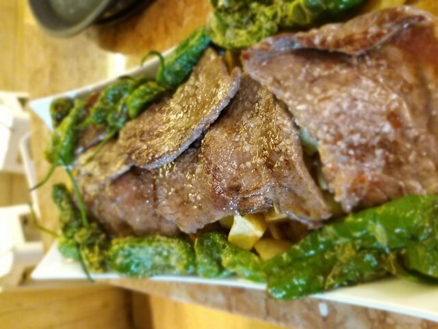 Croca ,patatas y pimientos de padrón 