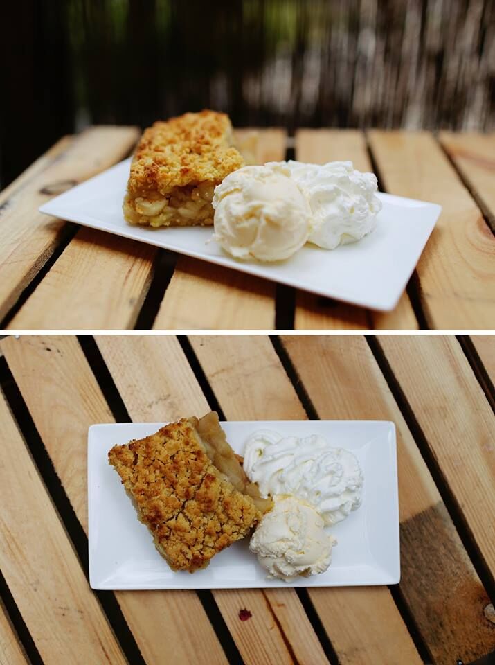 Szarlotka z lodami i bitą śmietaną