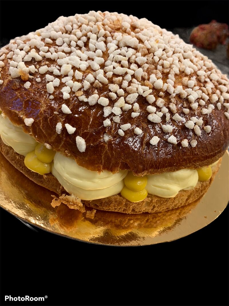 Tropézienne
Brioche imbibé fleur d’oranger
Crème vanille et crémeux mangue 