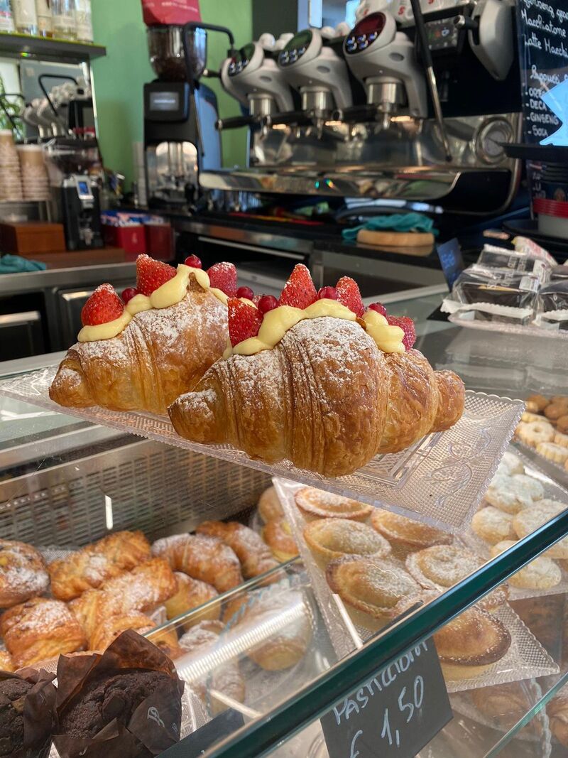 PASTA DOLCE CON CREMA E FRUTTA