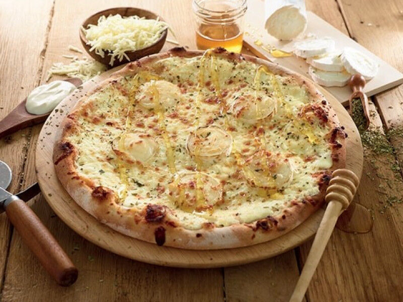 Pizza Maya
Creme fraiche ,Chèvre, fromage, miel