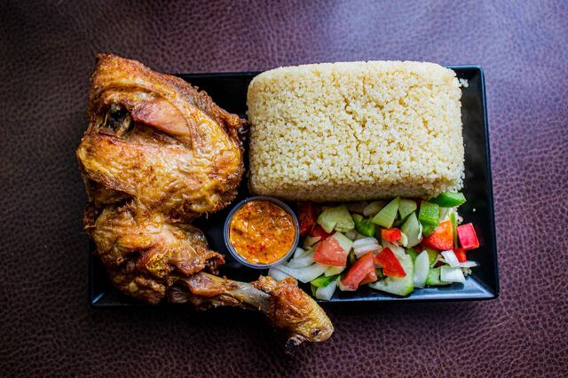 Attiéké Cuisse de Poulet-7€.