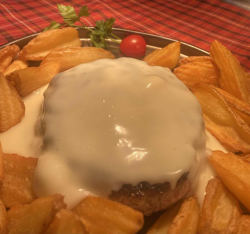 O Nosso Hamburguer Artesanal com queijo da serra