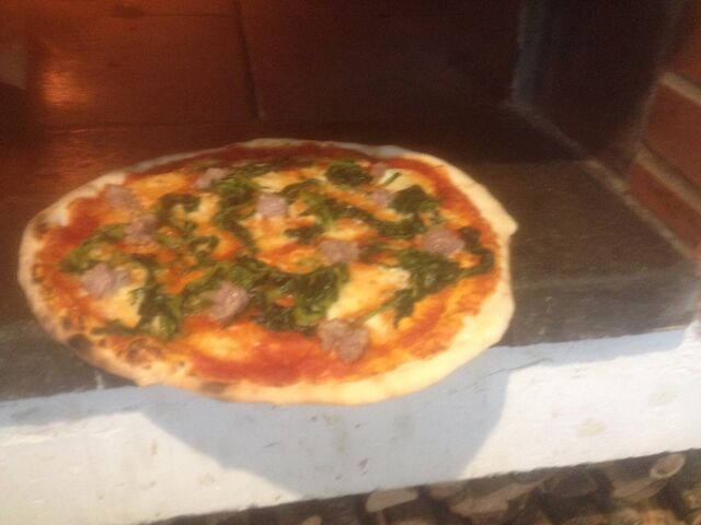 Pizza con salsiccia e friarielle