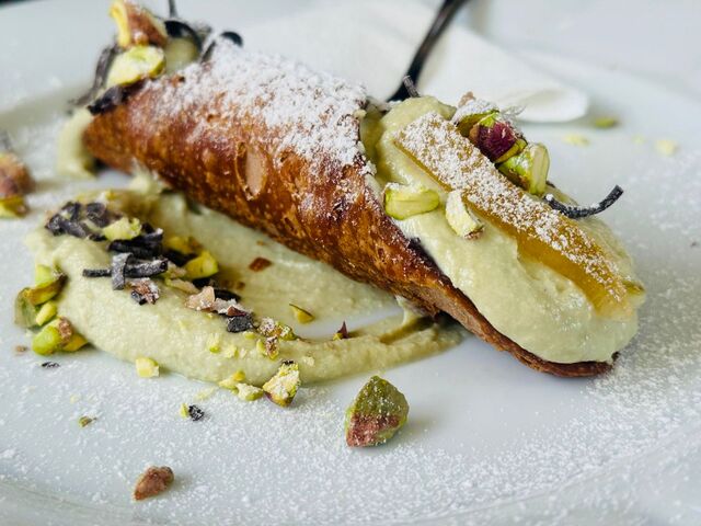 Cannolo al pistacchio - italský dezert s pistáciovým mascarpone