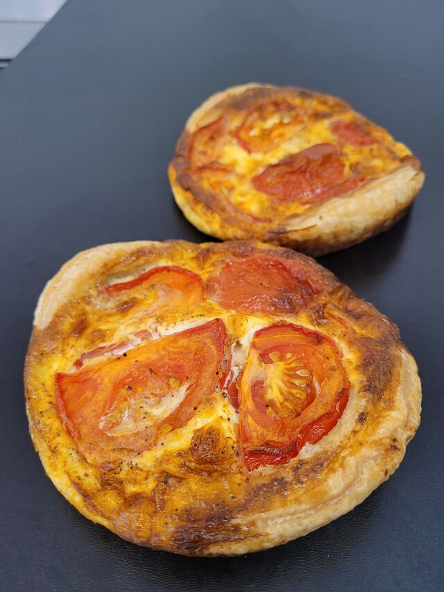 Quiche tomates chèvre (possible en plaque apéritif/buffet)