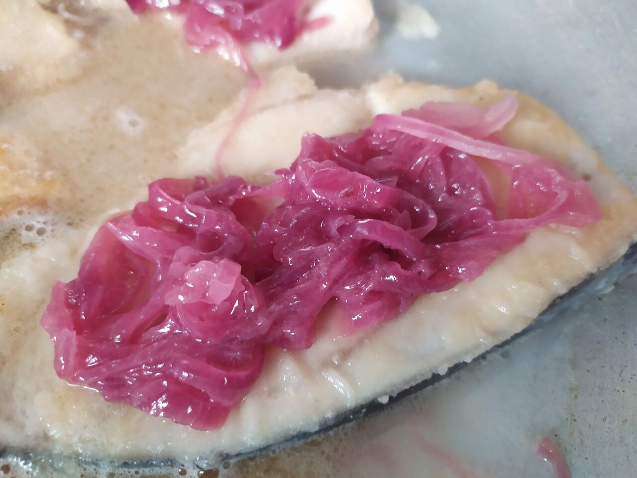 Spada con cipolle Caramellate