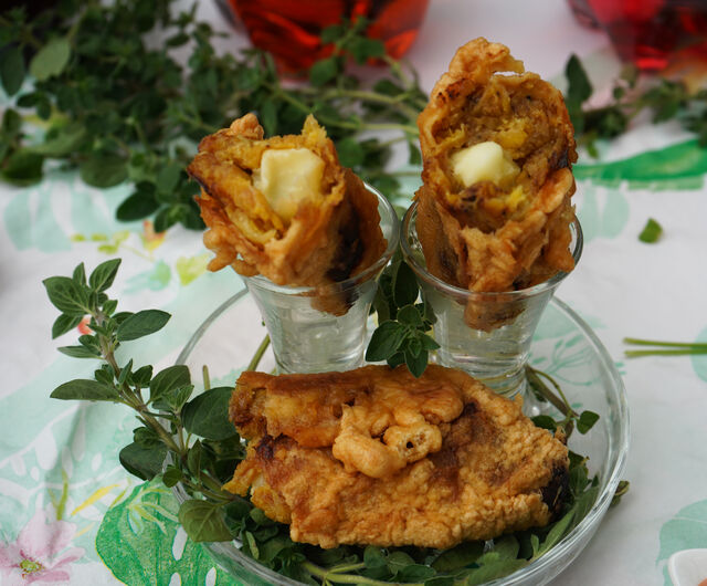 Aborrajados. / 3,00€
Panierte-gebratene Kochbanane mit Käse gefüllt.