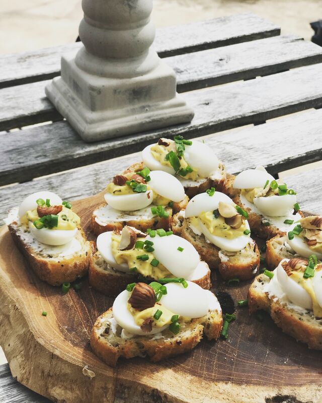 Tartines oeufs de caille