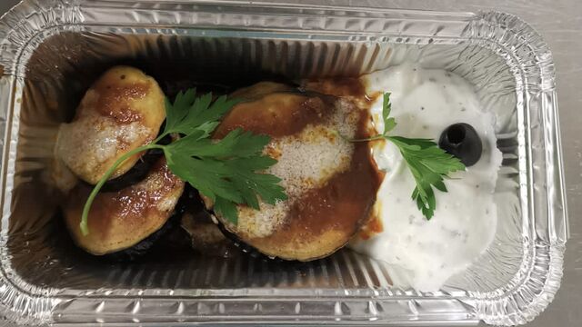 Auberginen-gebratene
Mit Tomaten Sauce und Tzaziki ?Nr 13