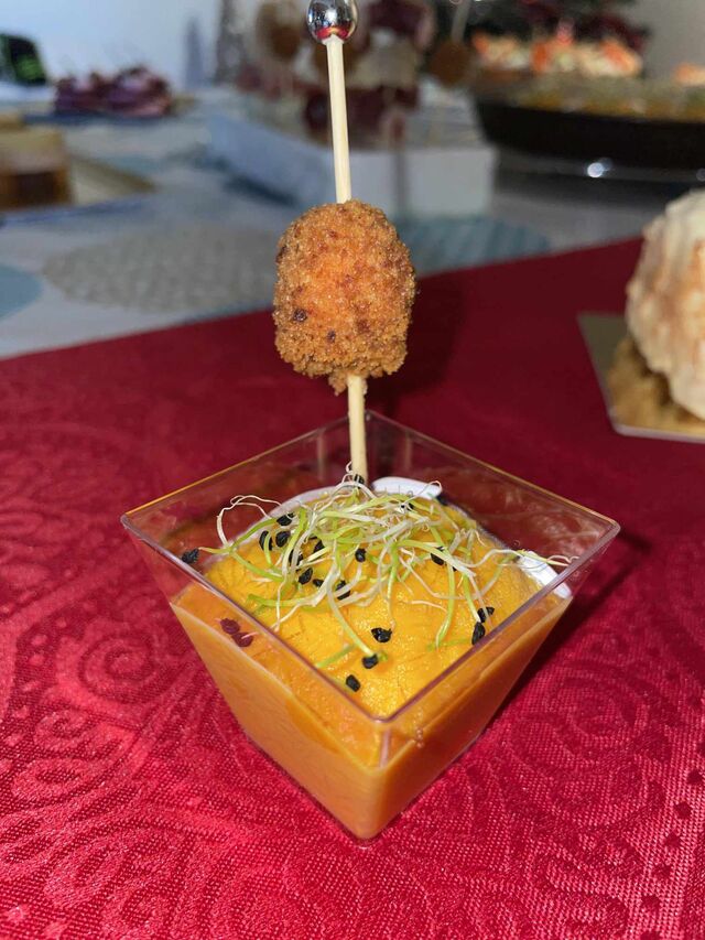 Velouté de carottes et bille de foie gras au pain d’épices 