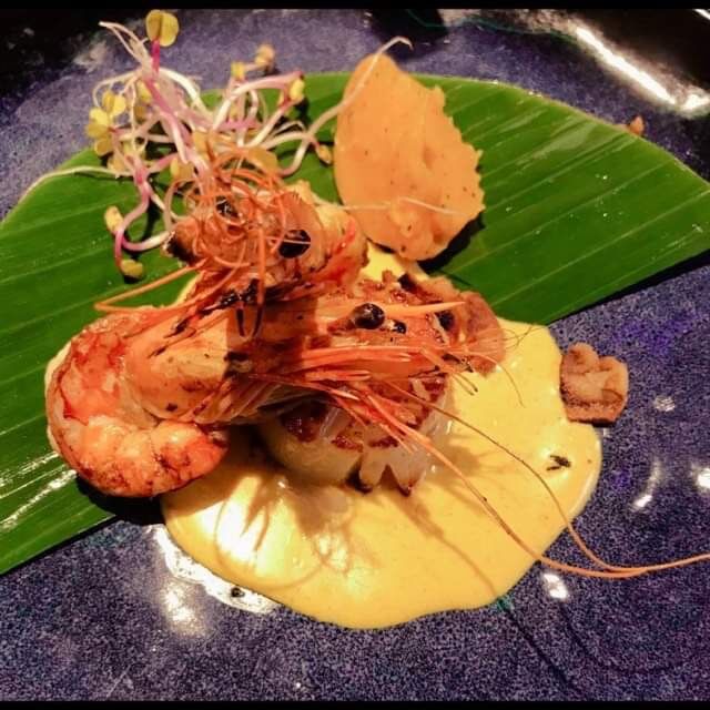 Saint-Jacques et gambas grillées crème safranée 