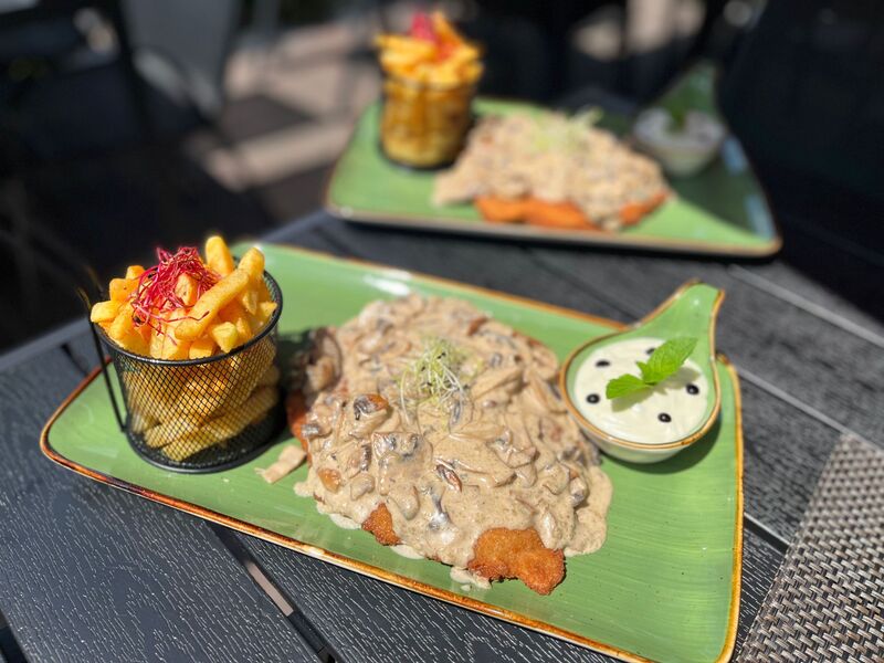 Schnitzel mit Champignons Soße 