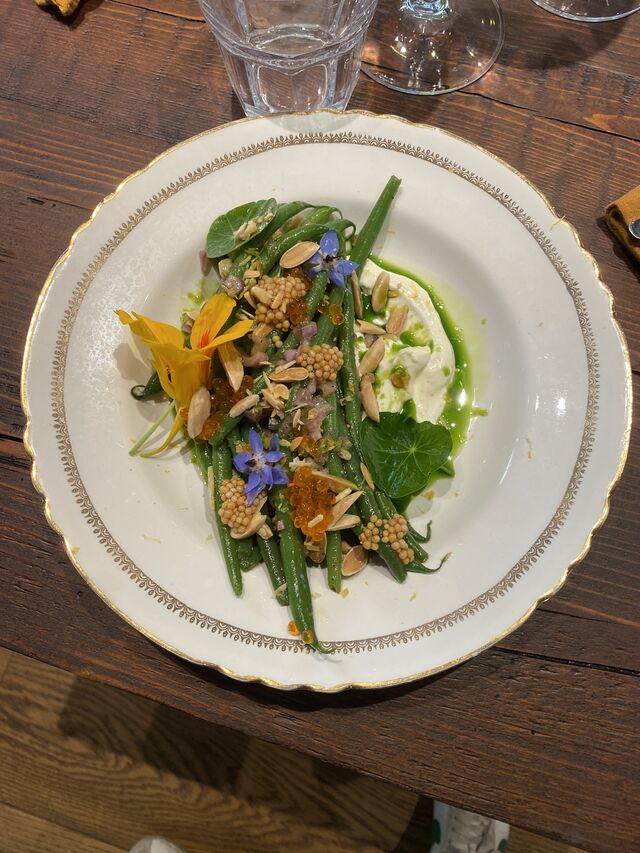 Salade de haricots verts et amandes grillées, yaourt acidulé