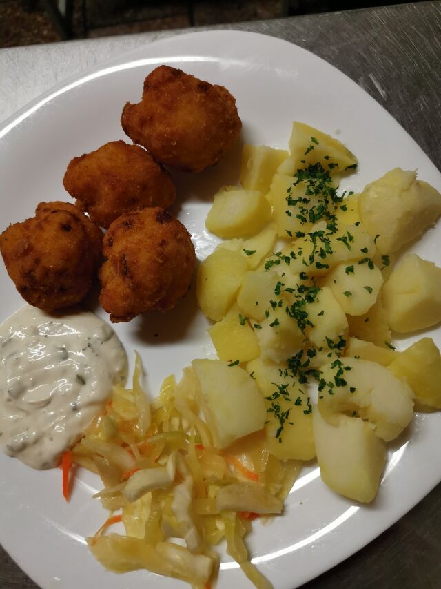 Květák s bramborem a tatarskou omáčkou