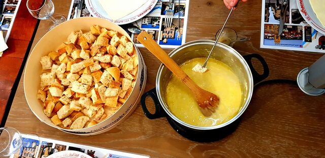 Fondue Suisse au Mont Vully et vacherin Fribourgeois