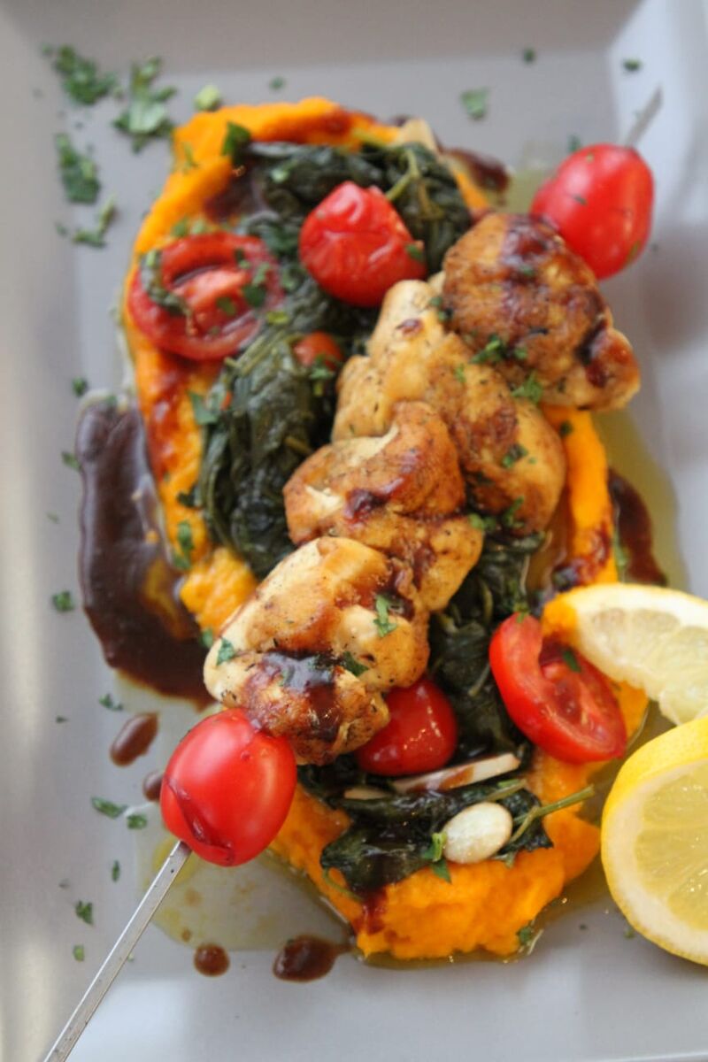 Maispoularden Brust auf Kartoffel-Möhrenpüree und Blattspinat 