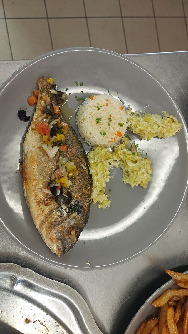 Daurade Royale entière et fondue de poireaux