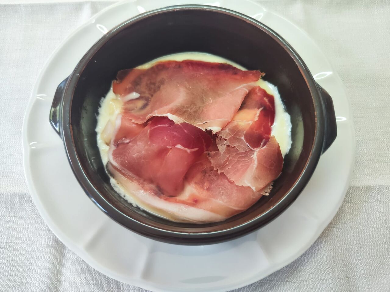 SCAMORZA ARROSTO CON PROSCIUTTO CRUDO 