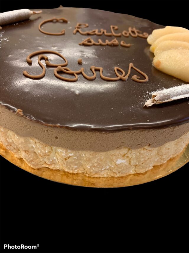 Charlotte aux poires chocolat
Bavaroise chocolat
Biscuit cuillère maison
Poires fraîches pochées dans un sirop maison 