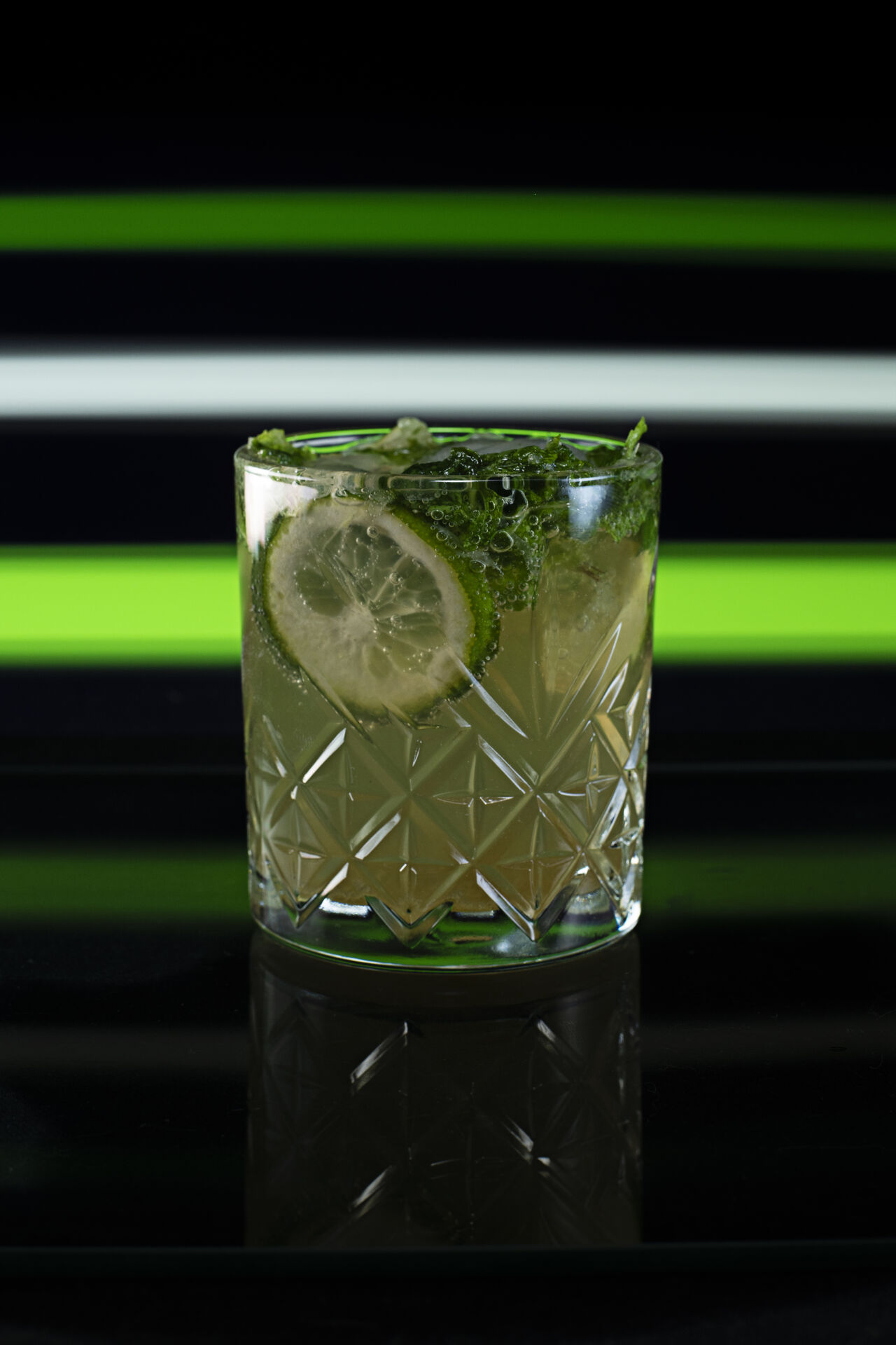 Mojito
Ingrédients : Rhum, citron vert, menthe, sucre de canne, perrier
Saveur : Intemporelle
Catégorie : Classique