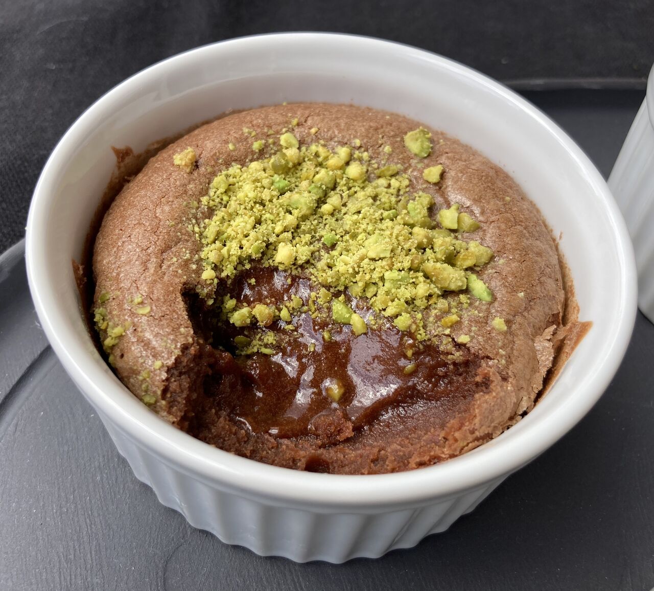 Dès que l'on touche ce moelleux, la ganache coule à l'intérieur ! Irrésistible ! 