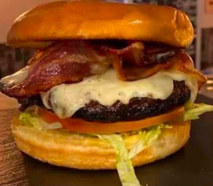 FAMOUS FORTEROSA PORK CHEESEBURGER