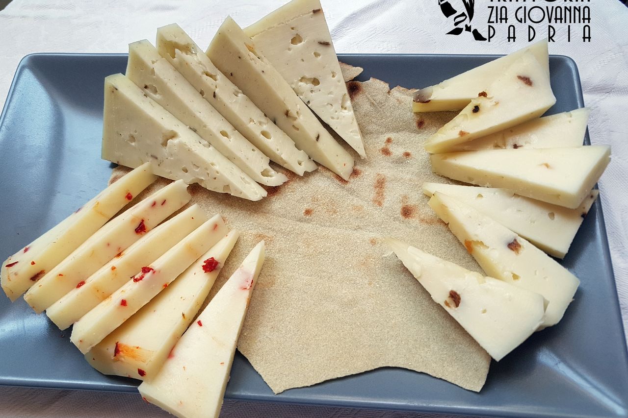 tris di formaggi aromatizzati