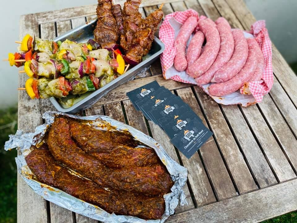 Brochettes de poulet, bœuf, filet mignon.
Onglet marinée Tomatino. 