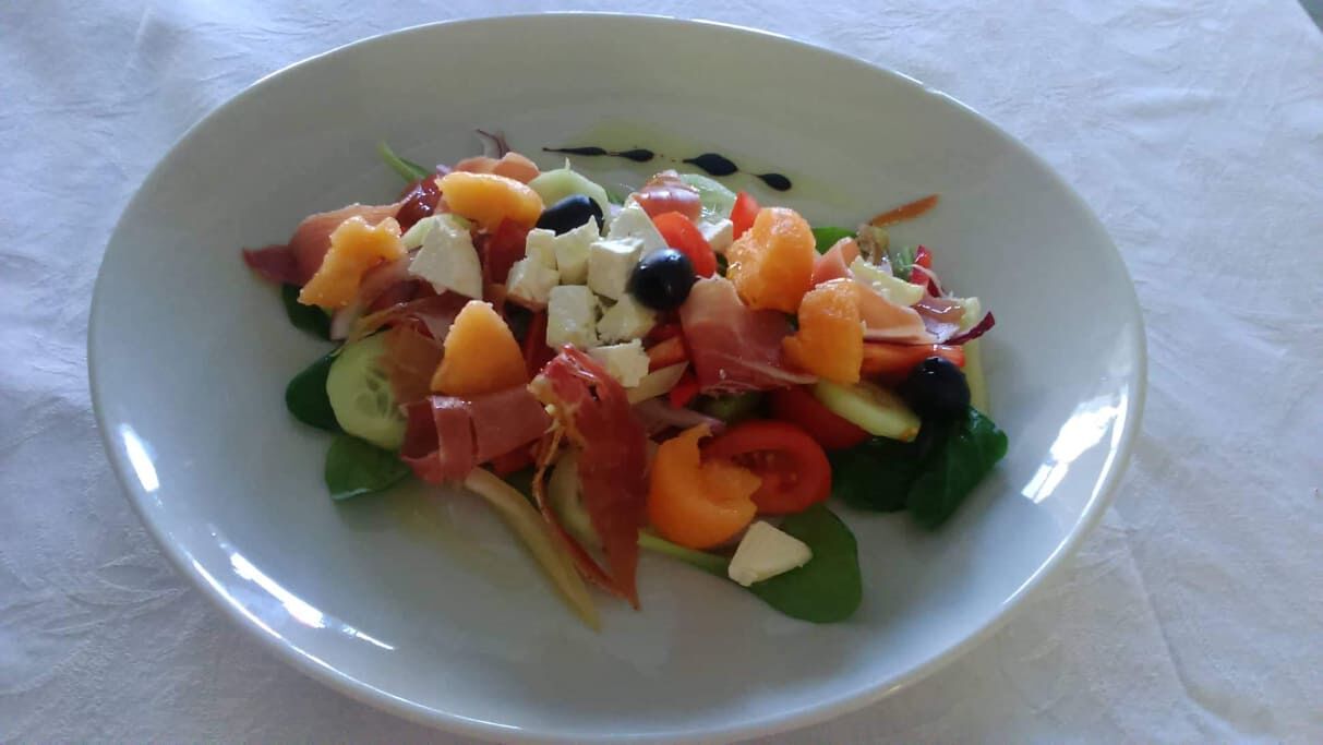 Salata Finera, mora da je odlična kad je dobila ime po konobi.