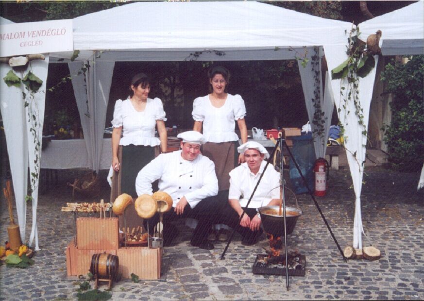 2002 Cegléd városi menyegző főző verseny II. helyezés kimagasló teljesítményért!
