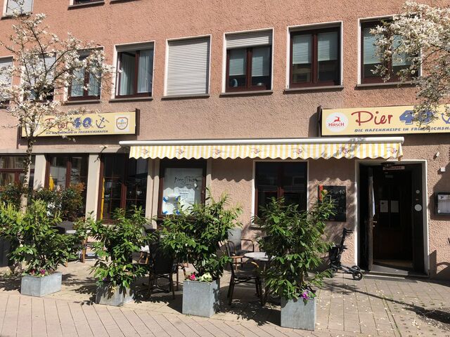 Haupteingang zur Bar