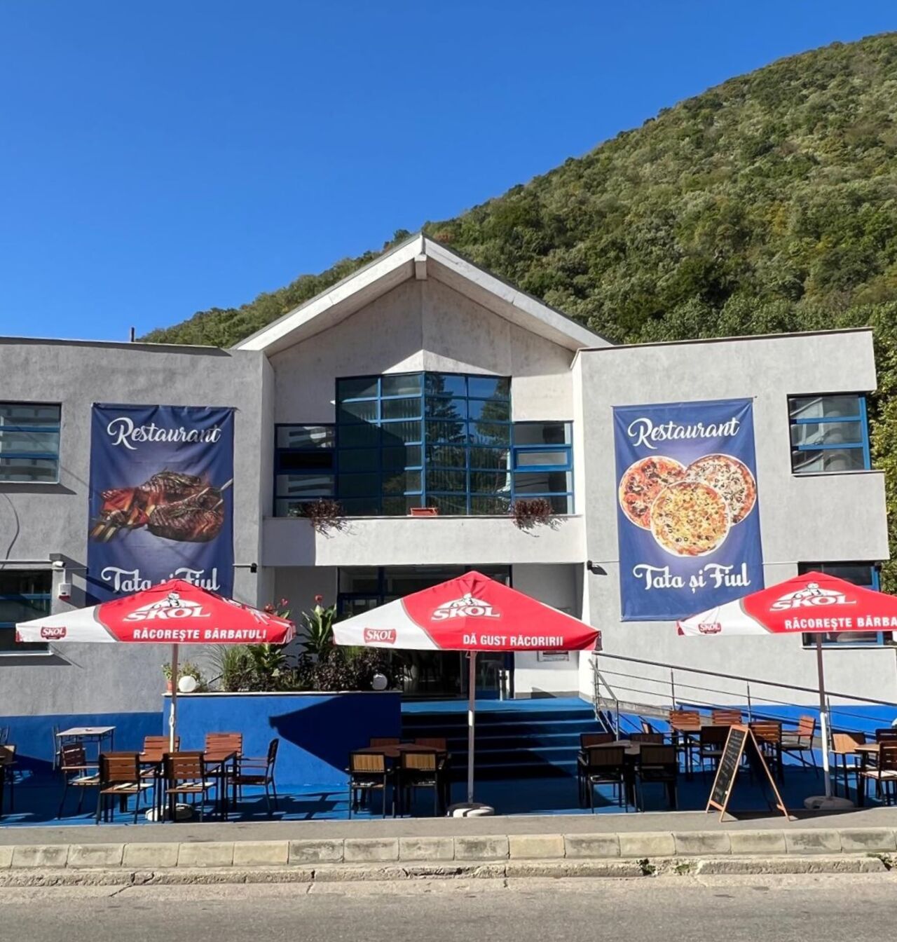 Tata și Fiul - Str. Castanilor 13c