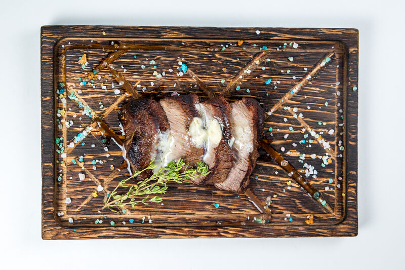 Ростбіф з горгонзоловим маслом.