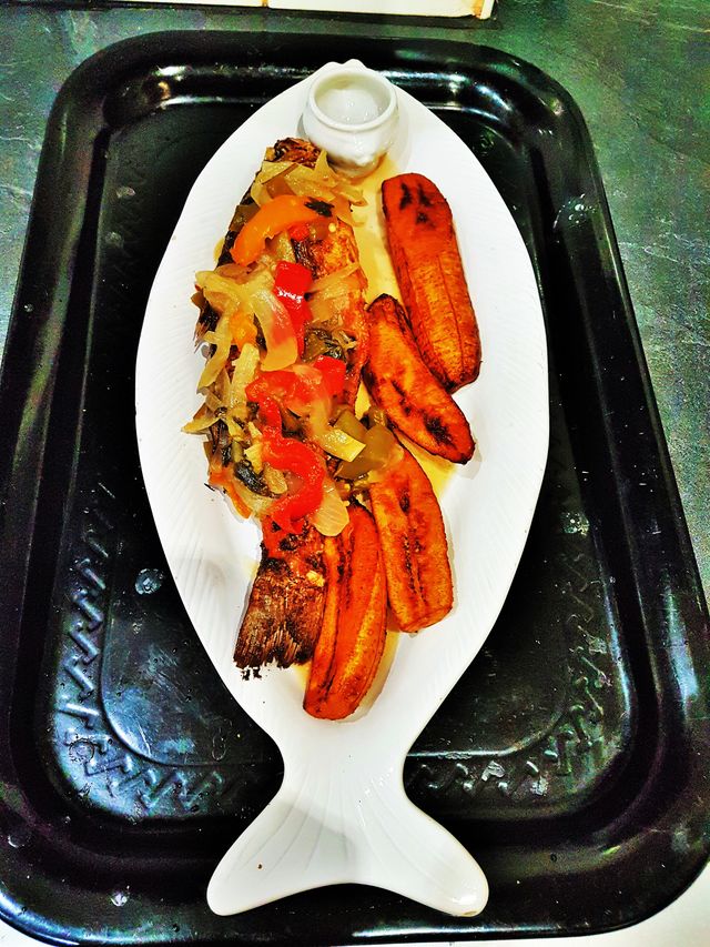 Loup grillé à la congolaise