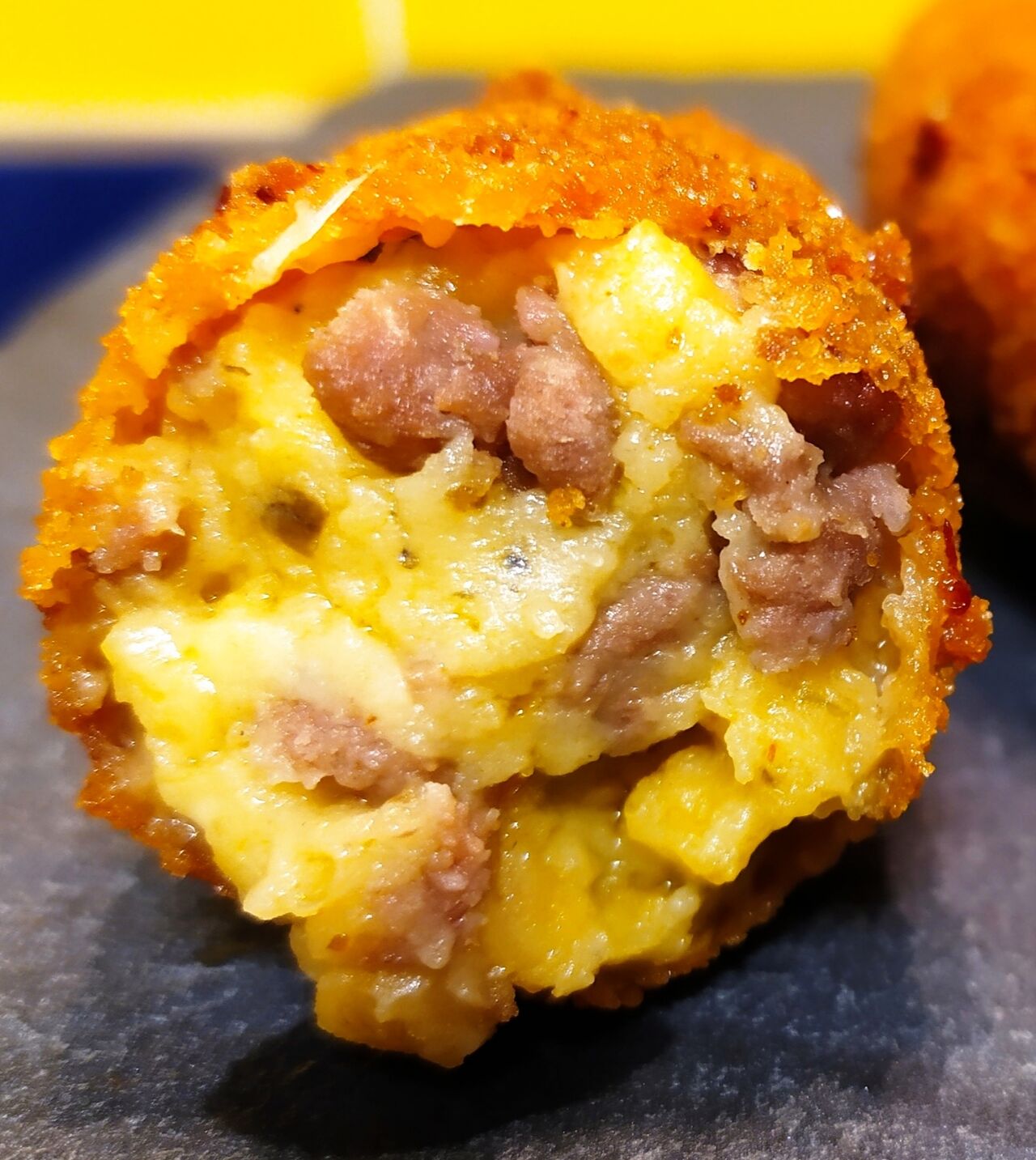 Croquetas de moussaka (carne, berenjena y queso fundido)