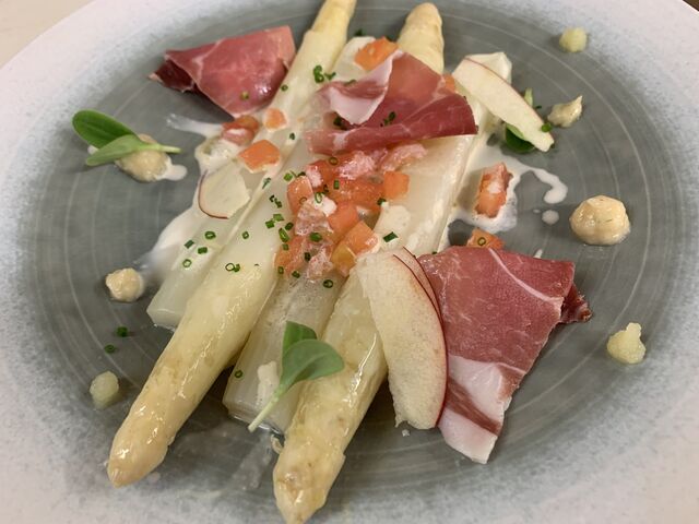 Entrée - Asperges en vinaigrette et jambon Serrano 20 mois d'affinage