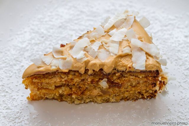 Bolo de Cocô e Ananás com Caramelo de Cocô