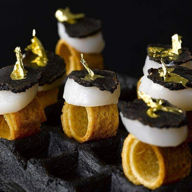 Mini Saint-Jacques royale à la truffe et feuille d'or 