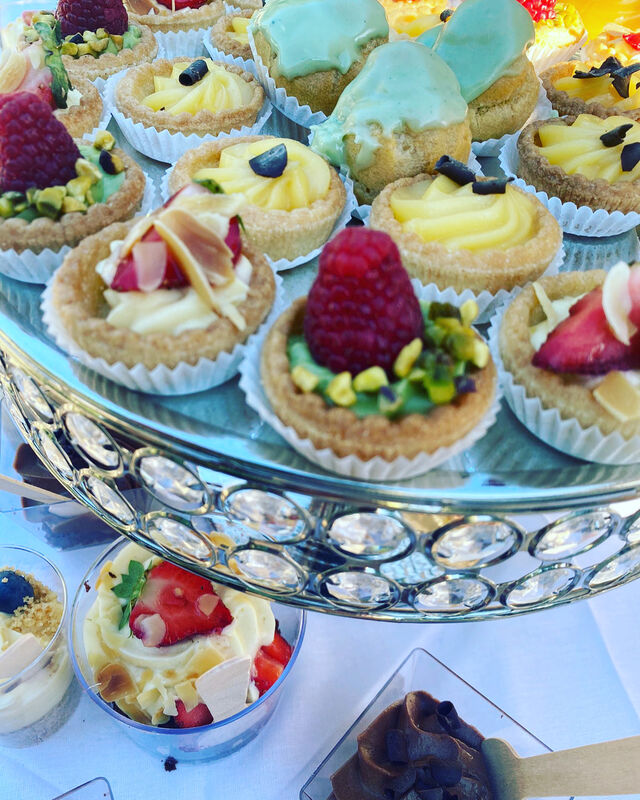 tartelette framboises, fraises ,citron ; chou pistache