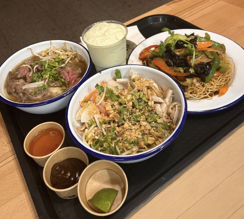 Soupe phô, salade phô froide, mi xào, smoothie avocat